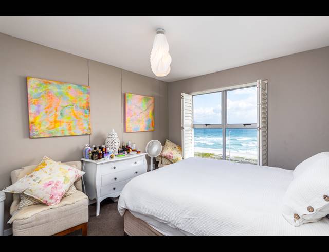 2 BEDROOM APARTMENT TO LET IN BEACHFRONT